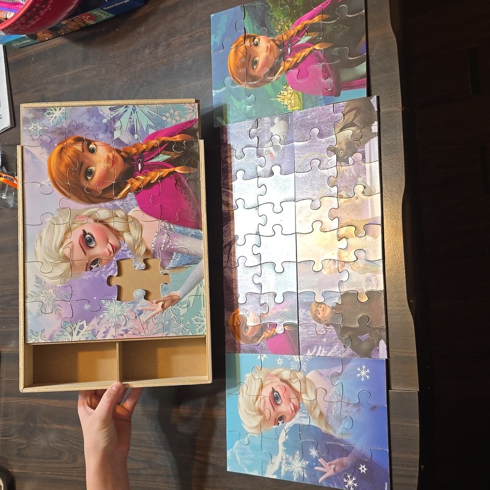 5 Disney Frozen Puzzles in Wooden Storage Bin
